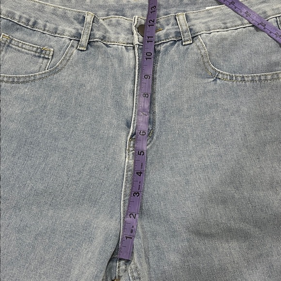 NWOT Women’s Jeans Medium Light Blue Relaxed Straight Leg Mom Jean Zipper Fly - Picture 8 of 10